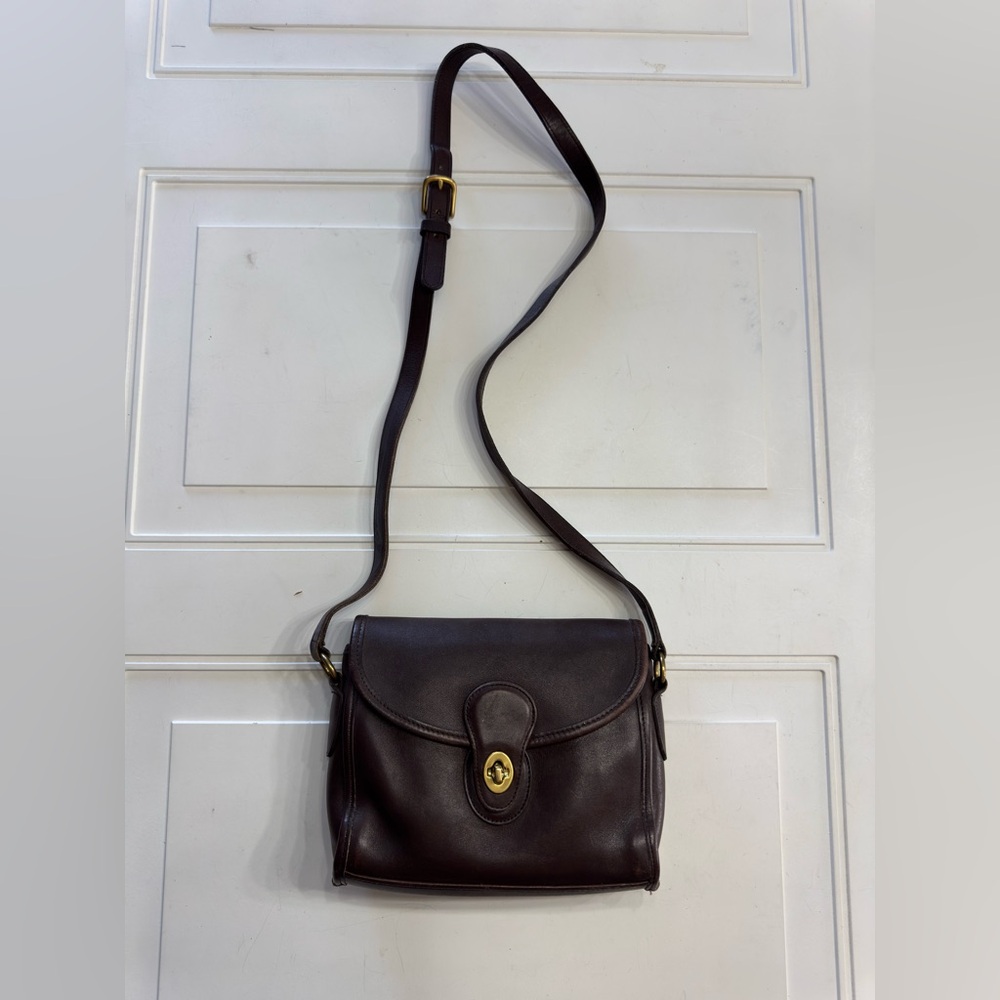 Coach Vintage Devon Mahogany Brown 9908 Crossbody Bag Purse Turnlock Leather - Picture 3 of 8